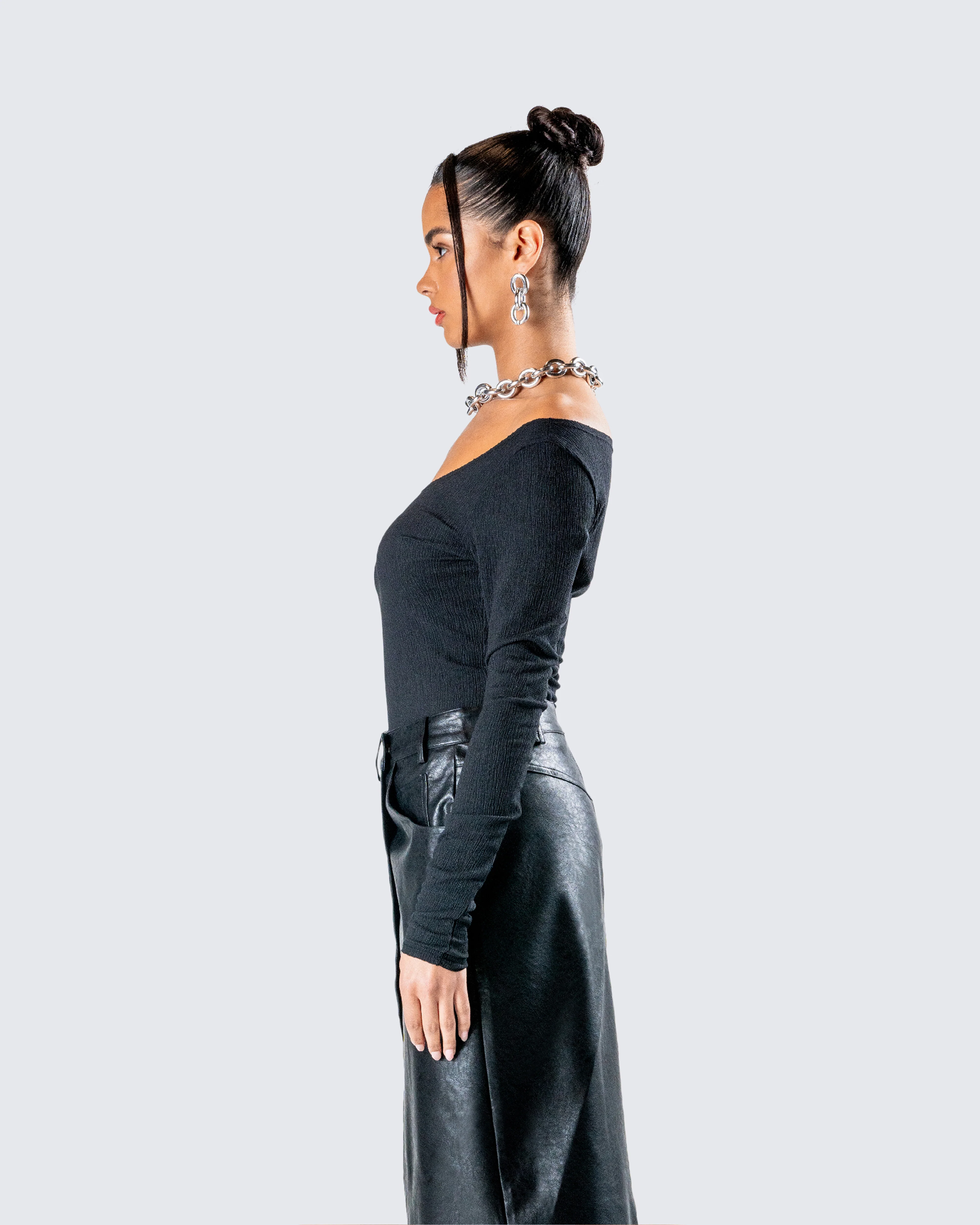 Leslie Black Off Shoulder Top - Image 4