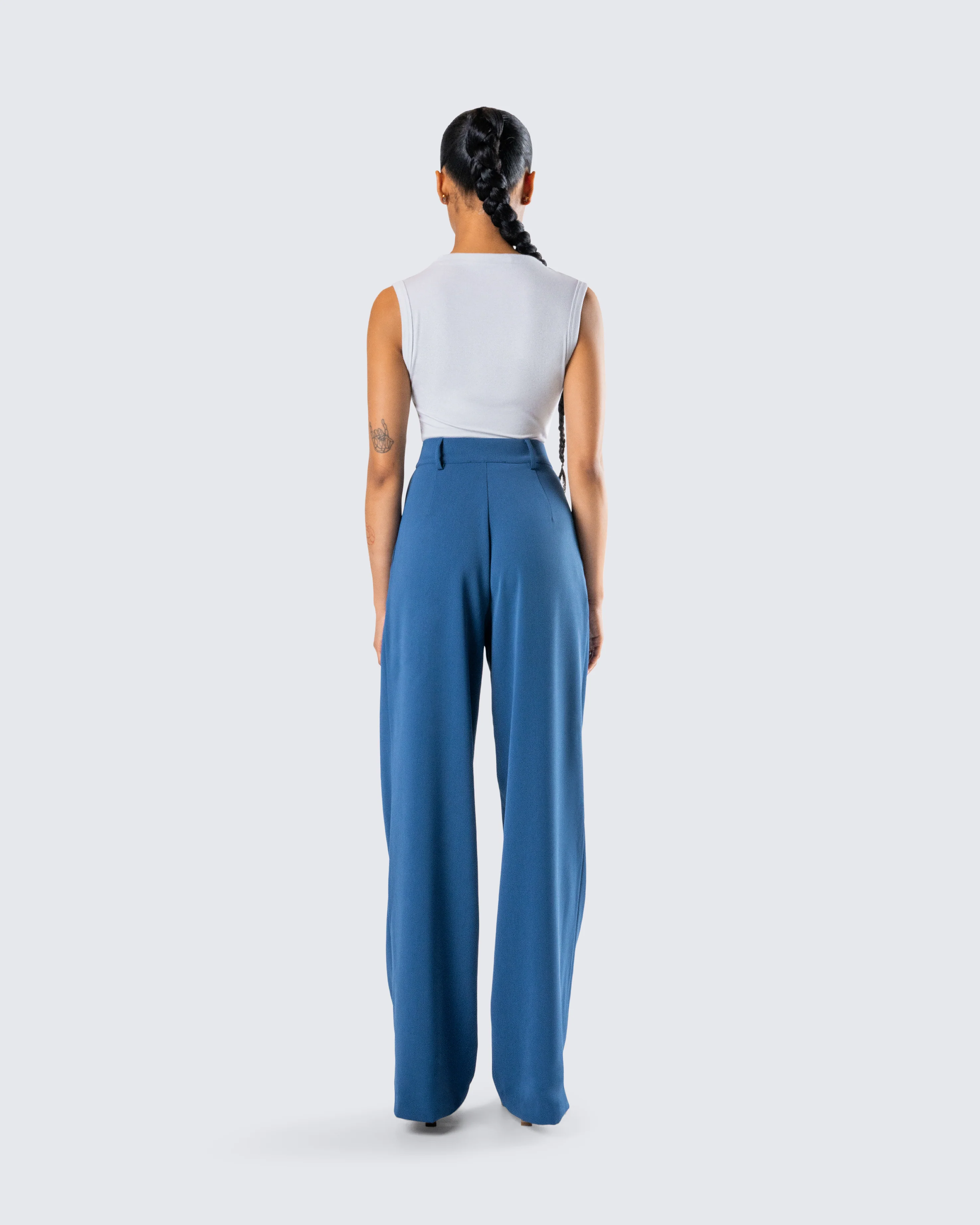 Norah Big Business Set - Image 7