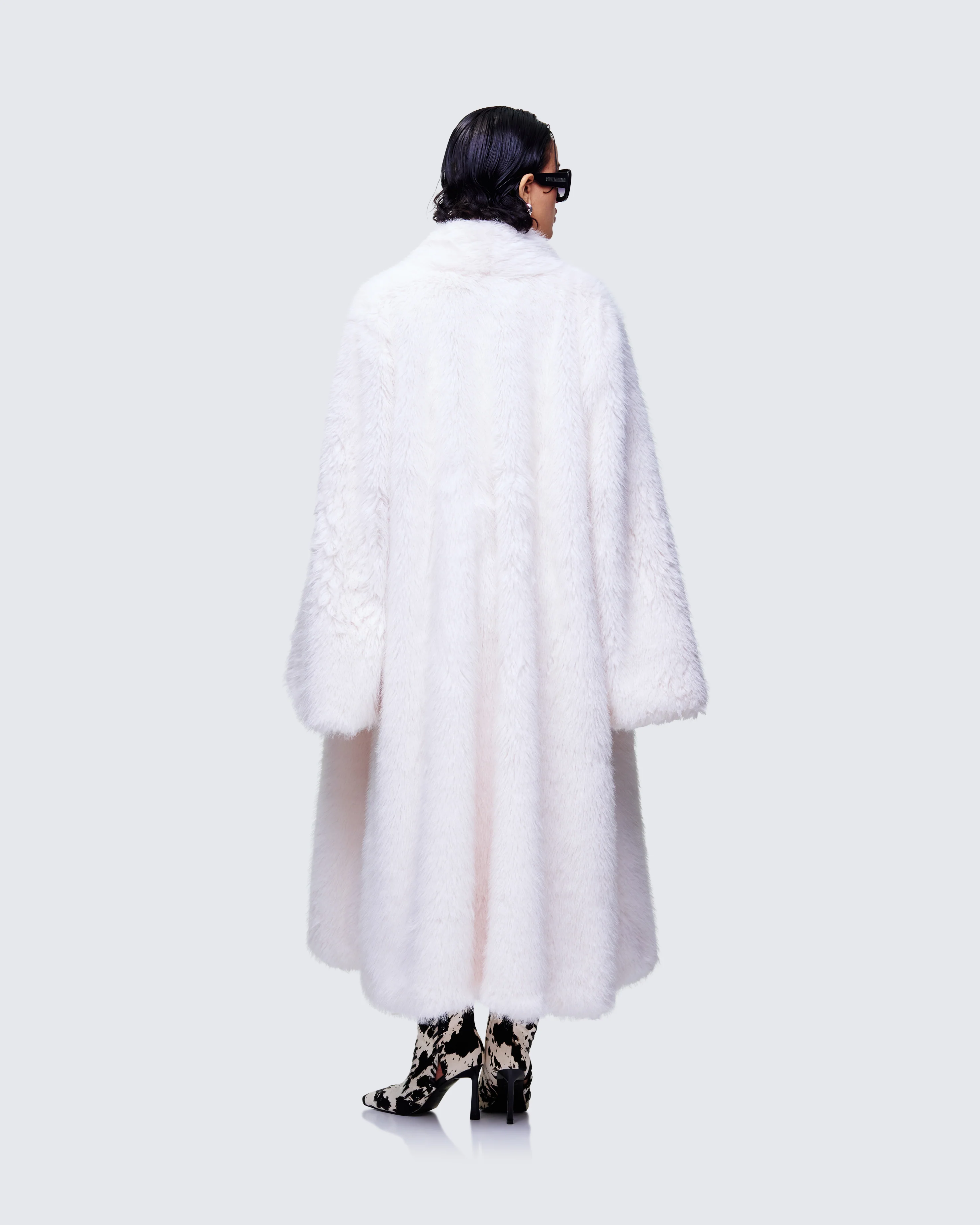 Rilena White Fur Set - Image 10