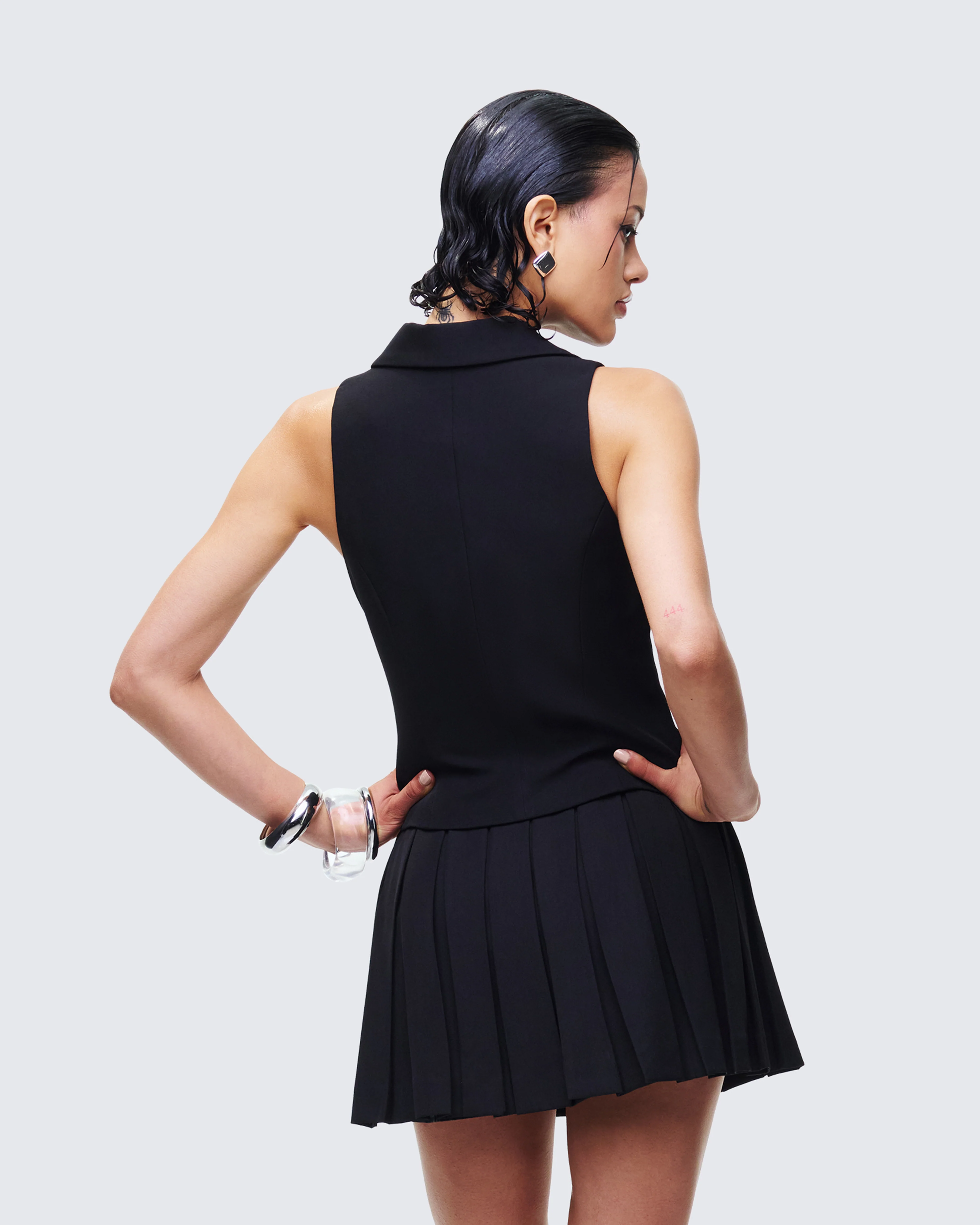 Supriya Black Cropped Vest - Image 4